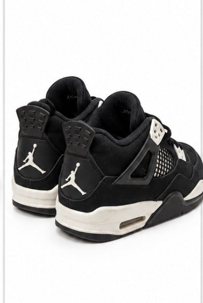 Jordan 4 Retro Black White Boys Sneakers Size 4.5Y