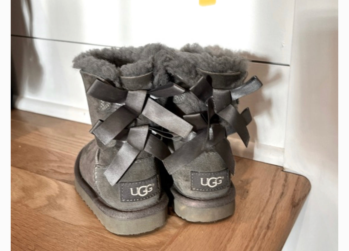 UGG Bailey Bow Girl Boots, Gray, Size 8c - Great Condition