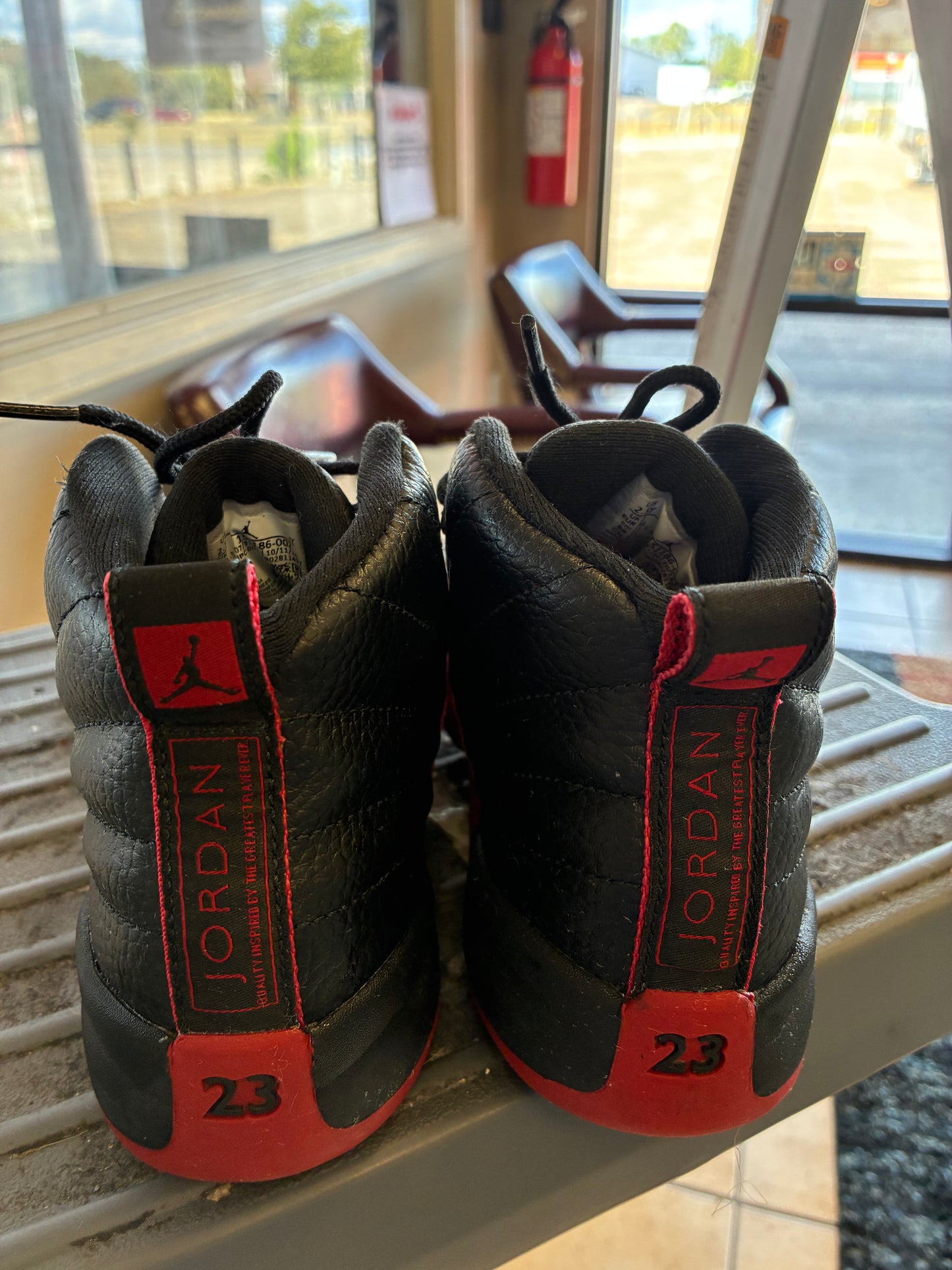 Air Jordan Kids'12 Retro Flu Game
(PS) Size 2.5 Y