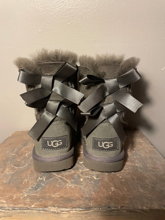 UGG Bailey Bow Girl Boots, Gray, Size 8c - Great Condition