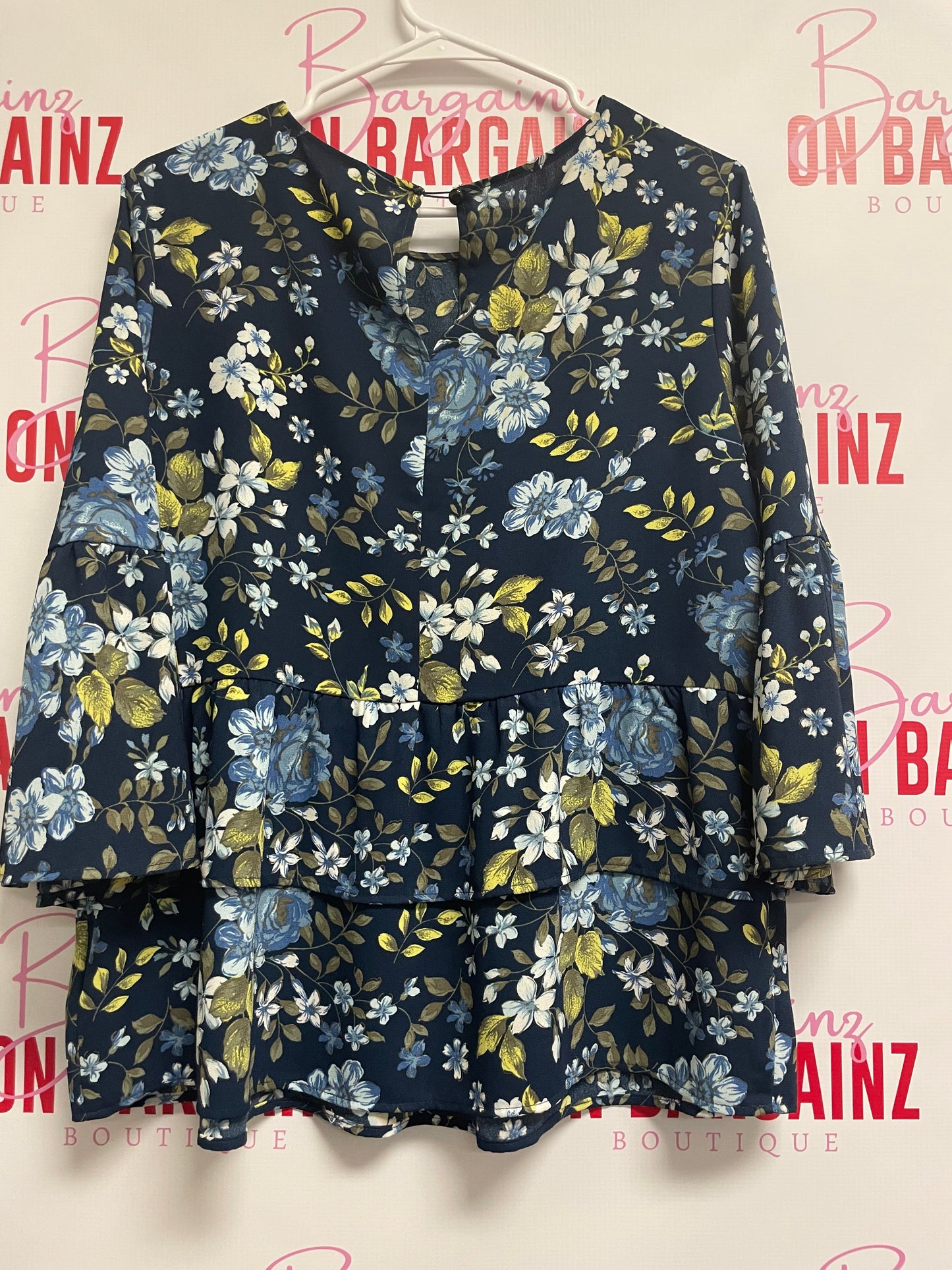 Time and Tru Blue Floral Women’s Blouse M 8/10~Excellent Condition