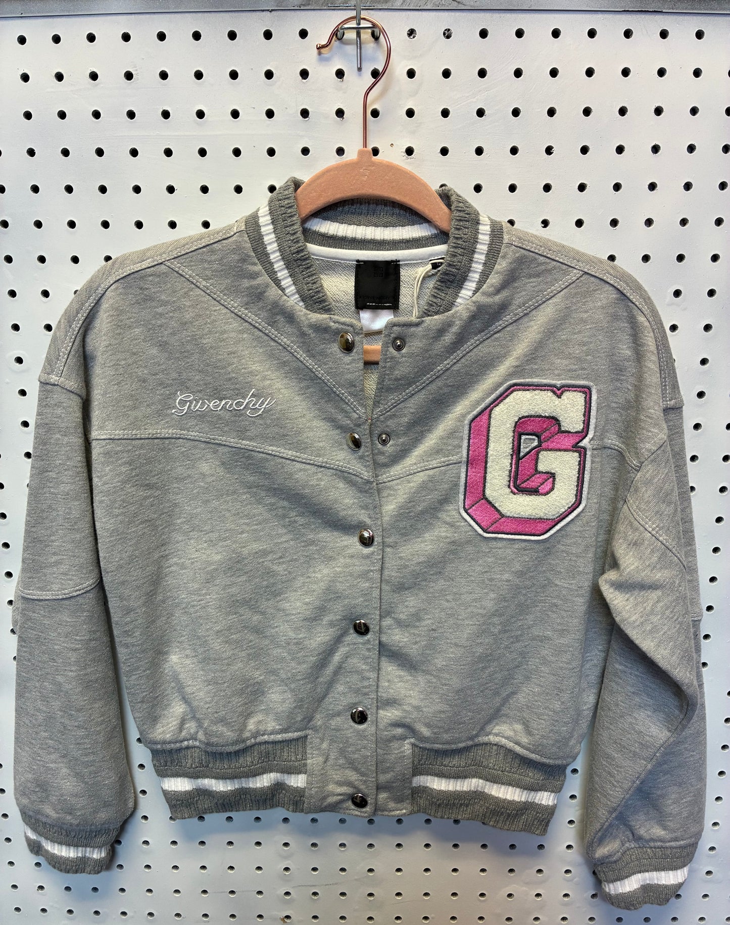 Givenchy Kids logo-patch bomber jacket in a light grey cotton blend with a pink 'G' patch Size 8/10