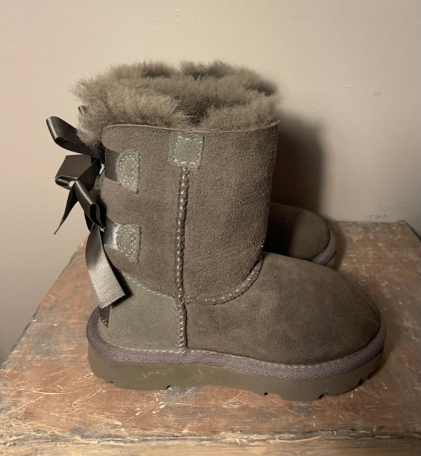 UGG Bailey Bow Girl Boots, Gray, Size 8c - Great Condition