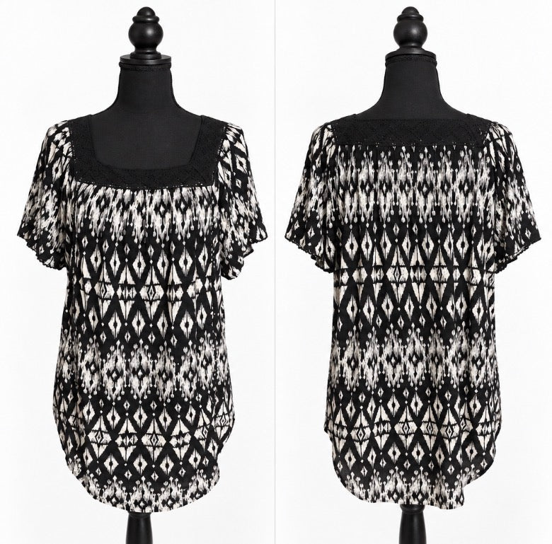 Faded Glory Women’s Black White Geometric Babydoll Top Medium 8/10
