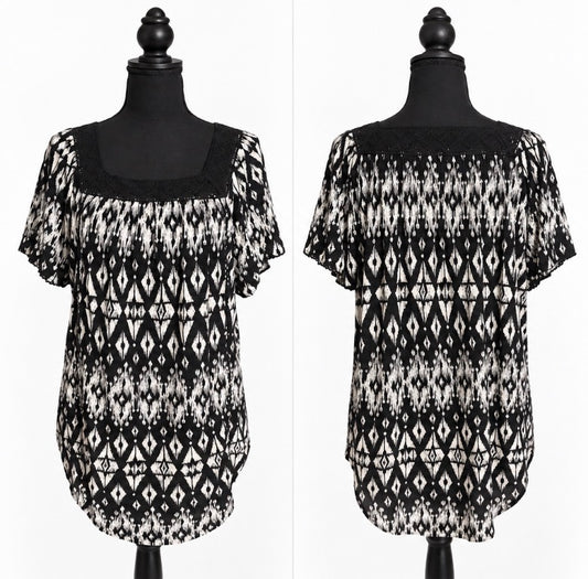 Faded Glory Women’s Black White Geometric Babydoll Top Medium 8/10