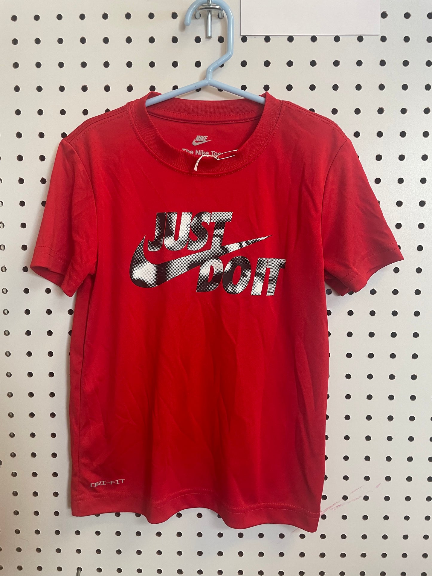 Red & Black Nike Splinter T-shirts in Boys Size 5/6