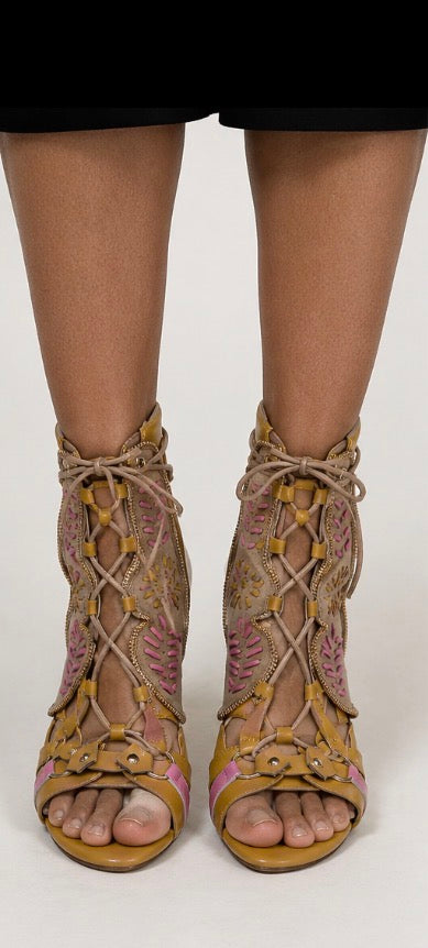 Kelly & Katie Mustard Lace-Up Gladiator Stiletto Heels Women’s Size 11