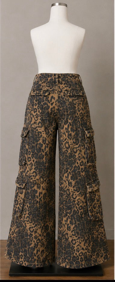Fashion Nova leopard-print cargo jeans/pants, women’s size 11
