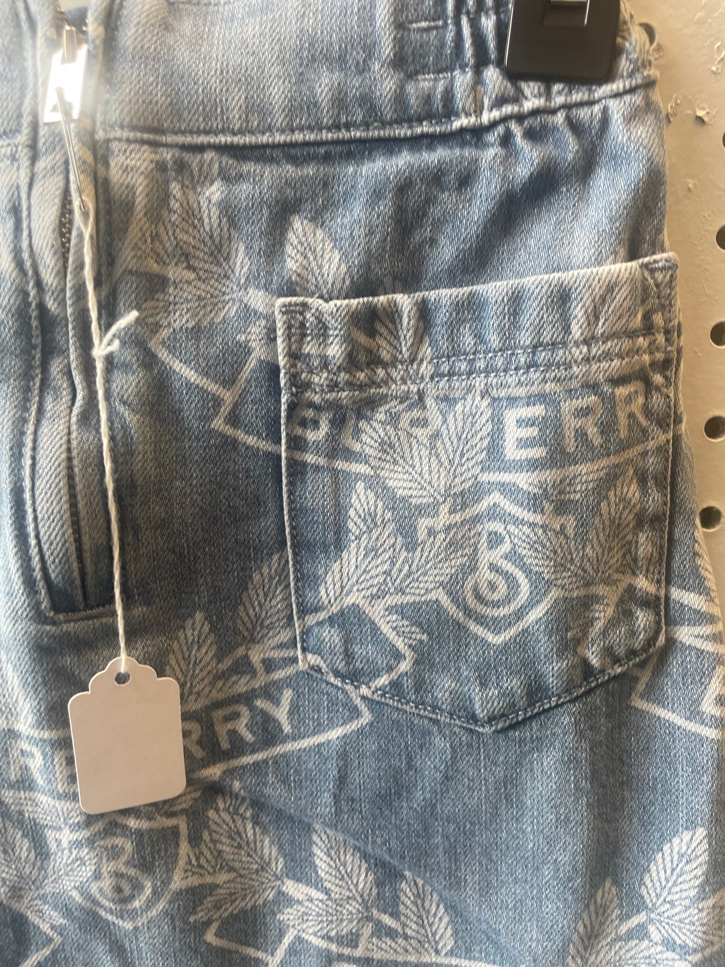 BURBERRY Girls Size 8
Blue Oak Leaf Creek Denim Skirt