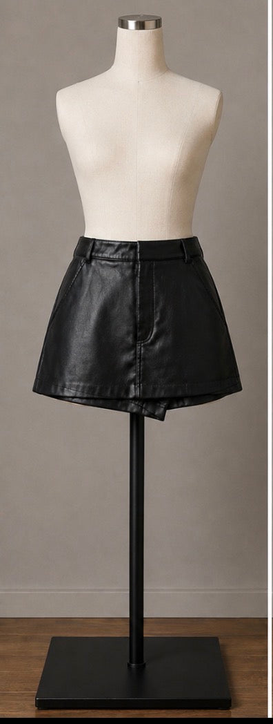 Zara Black Faux Leather Skort / Mini Skirt — Women’s Size 8–10