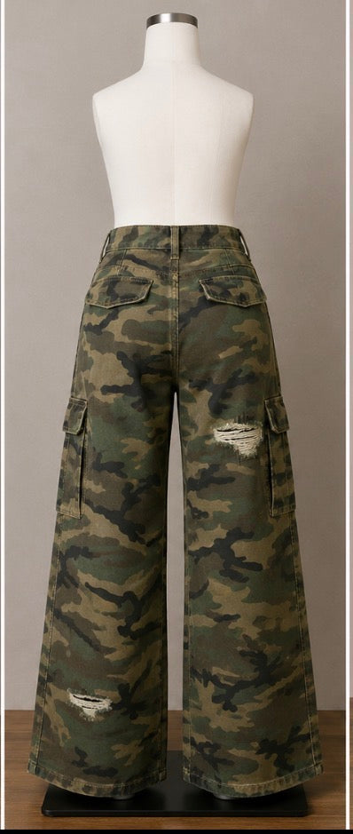 Supermade Woven Ripped
Camouflage Cargo Baggy Pants Size Large