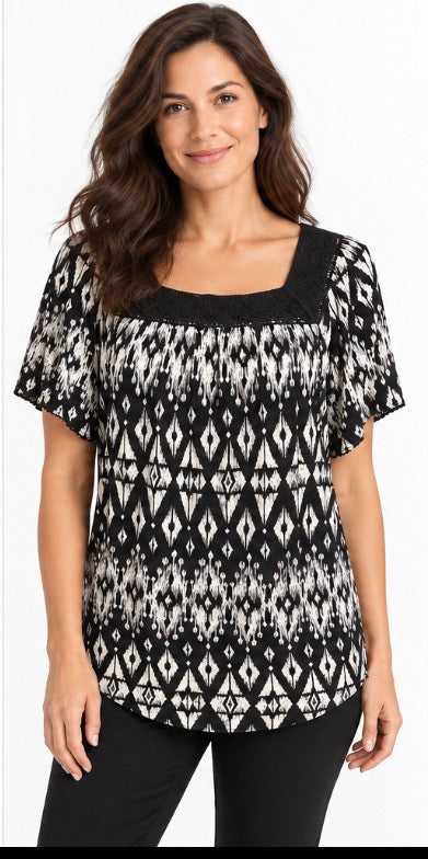 Faded Glory Women’s Black White Geometric Babydoll Top Medium 8/10
