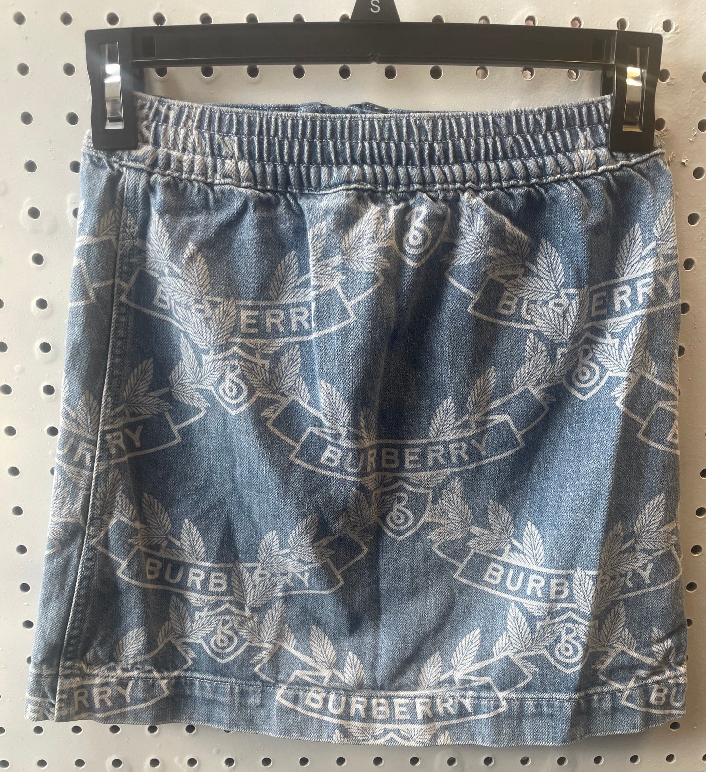 BURBERRY Girls Size 8
Blue Oak Leaf Creek Denim Skirt