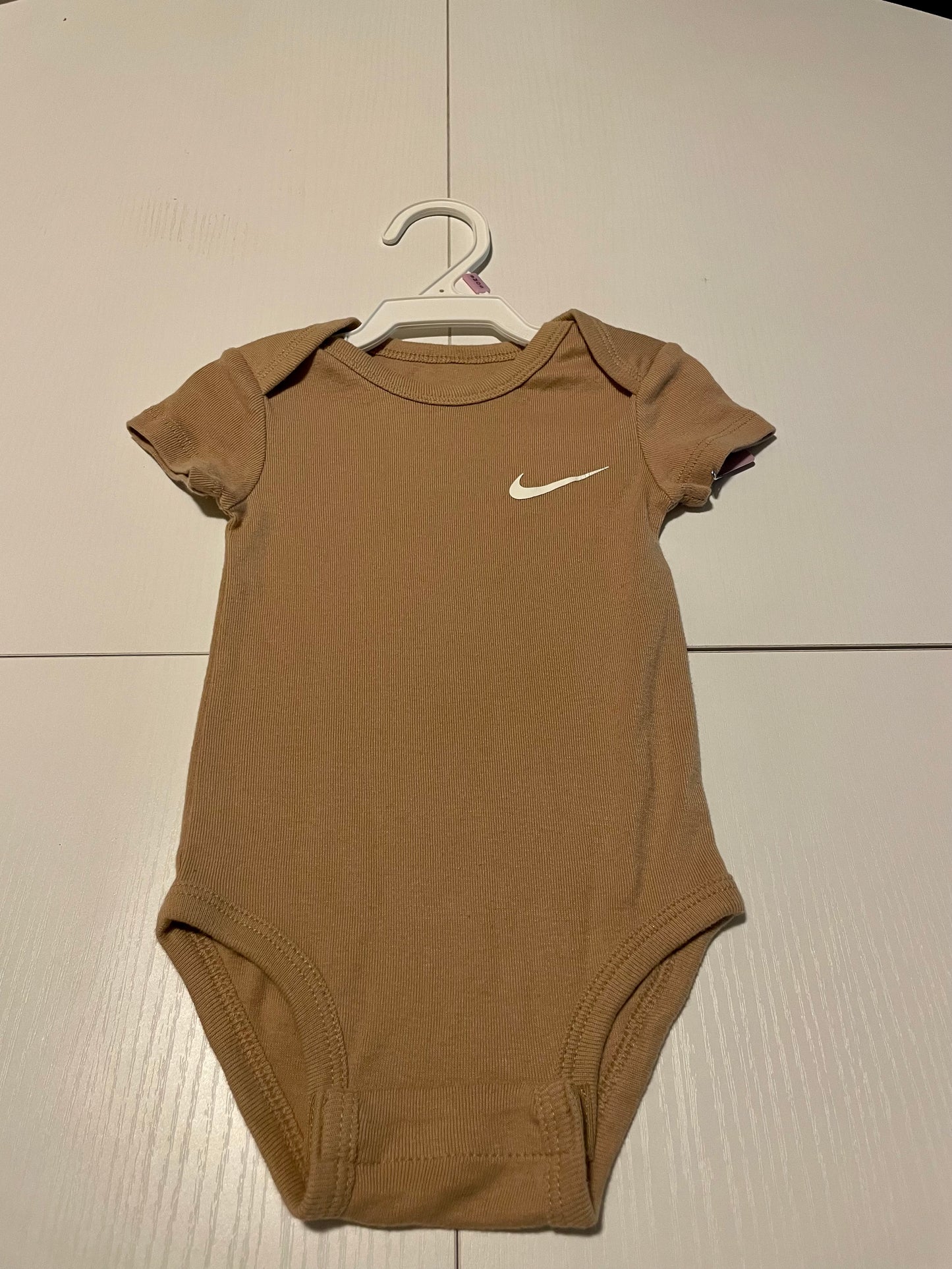 Nike Essential Onsie - Size 6mons