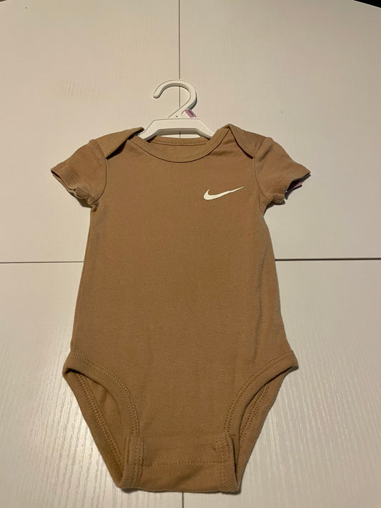 Nike Essential Onsie - Size 6mons